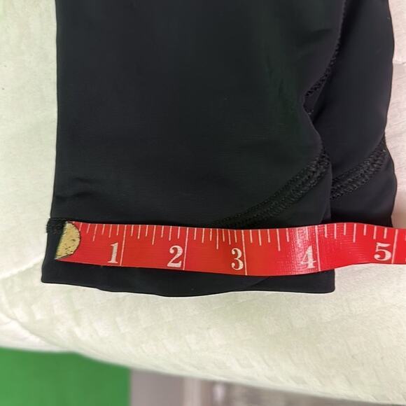 Under Armour Heat Gear Compression Leggings Womens Sz S Black Knee length video - Picture 11 of 13